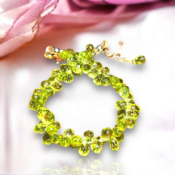 Gorgeous Natural Untreated Peridot Bracelet Handcrafted in 14k Solid Gold - Picture 8 of 8